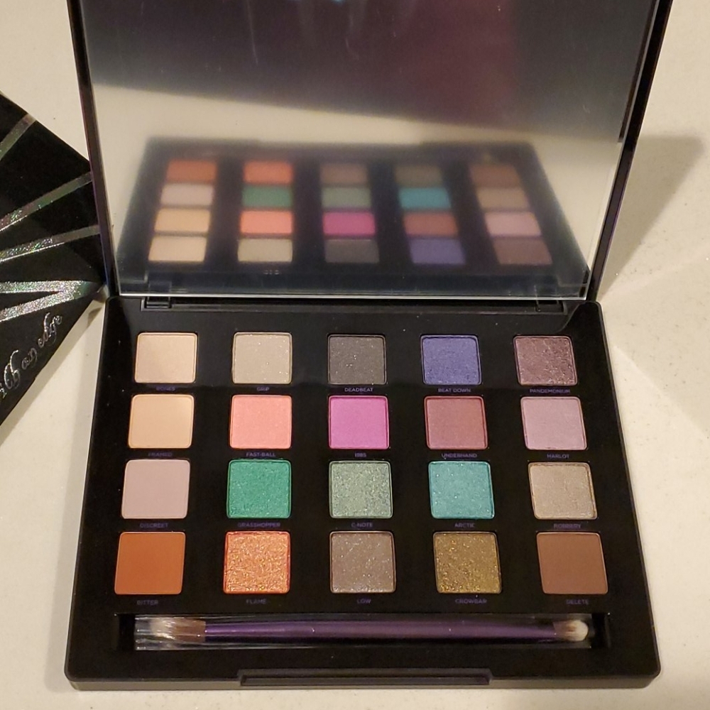 Brand New Urban Decay VICE palette